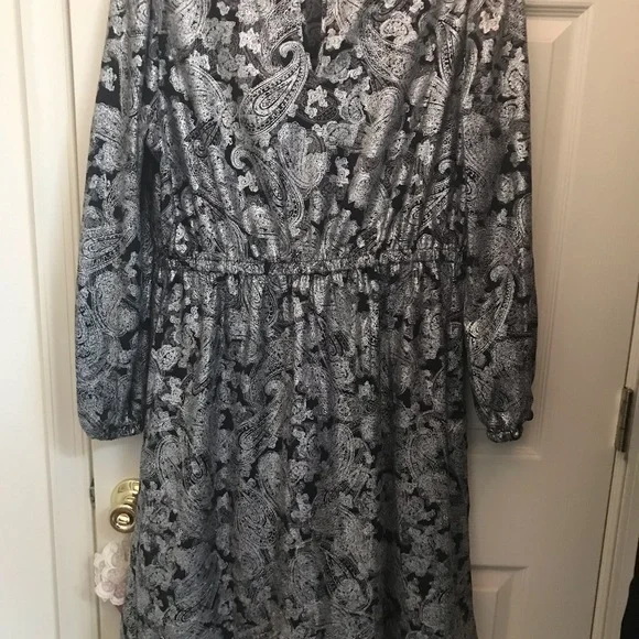 Michael Kors Paisly Dress with long sleeves, elastic waist & layered. New w/Tags - Picture 11 of 11